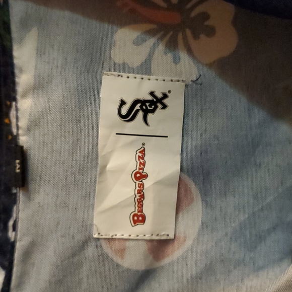 Mens size medium Hawaiian shirt. - Picture 2 of 3